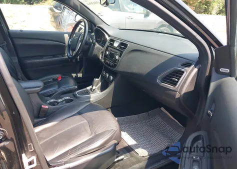 2014 Chrysler 200 Limited z USA, uszkodzony, nr VIN 1C3CCBCG9EN177086